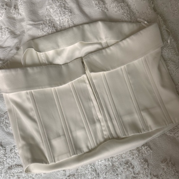 With Jéan Carla Corset Top in White - Picture 4 of 9